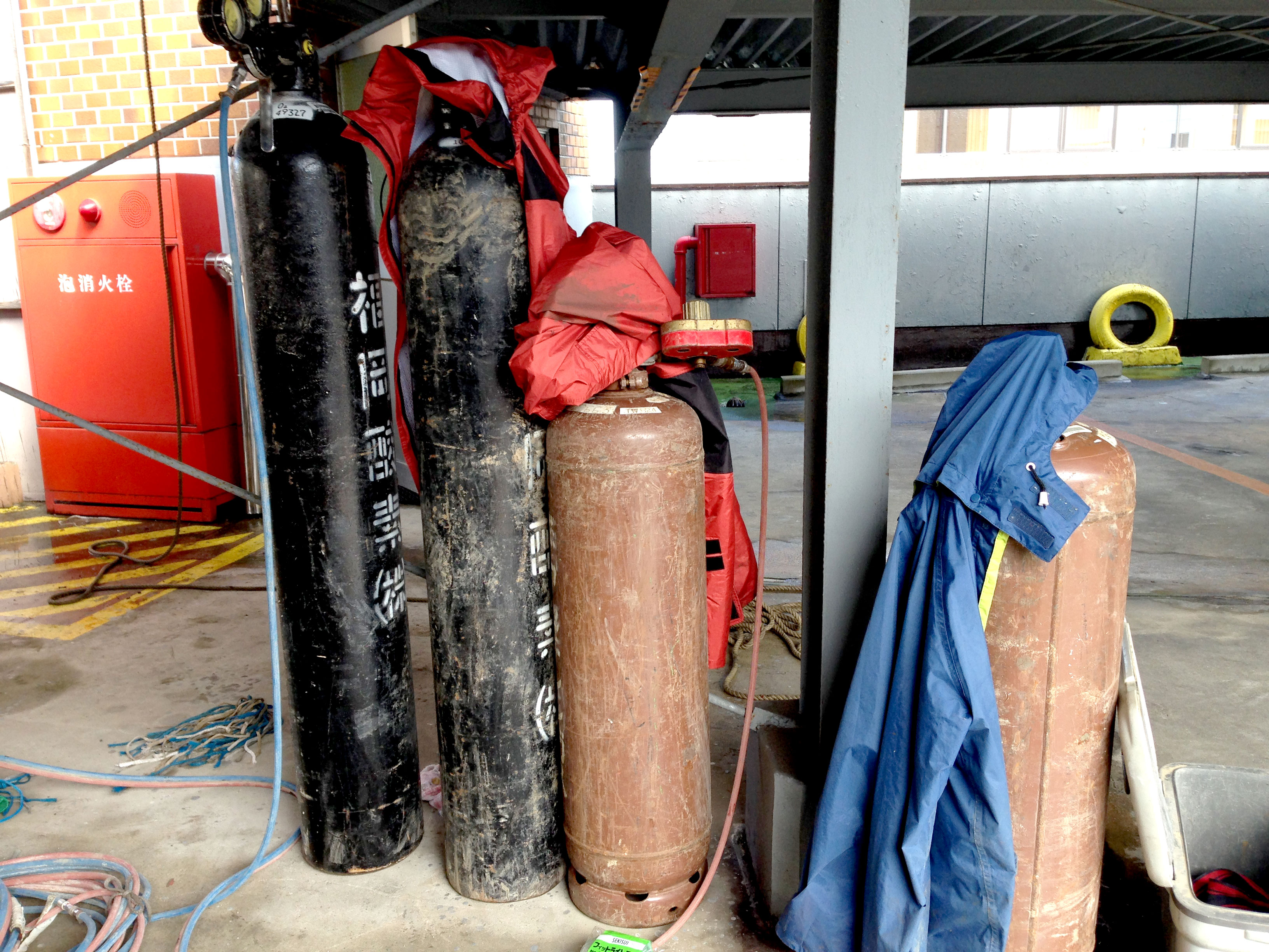 屋上階段のカット