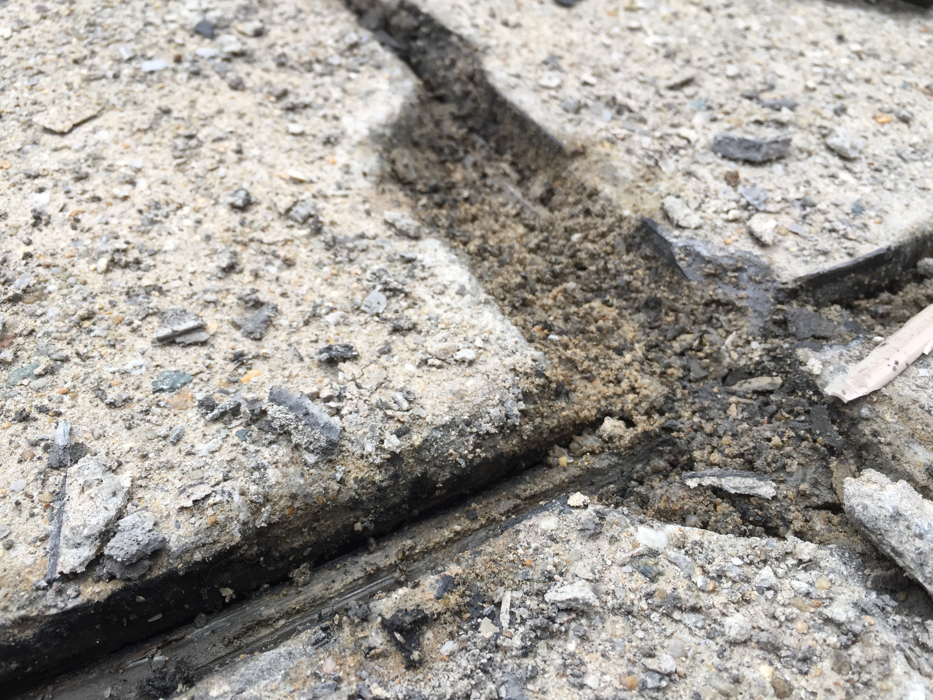 屋上防水工事ー劣化コーキング剤除去