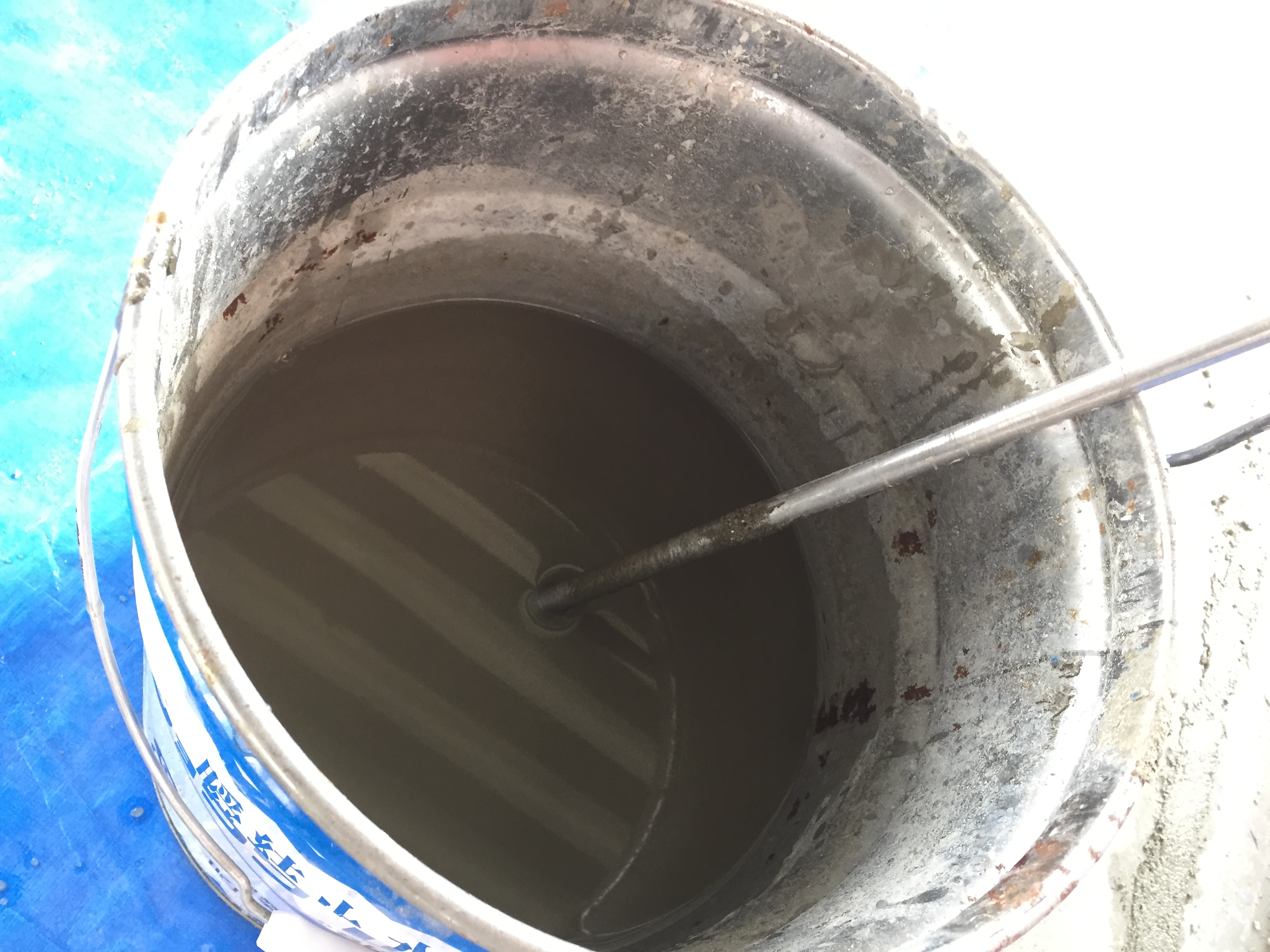 屋上防水工事ー新コーキング剤塗り