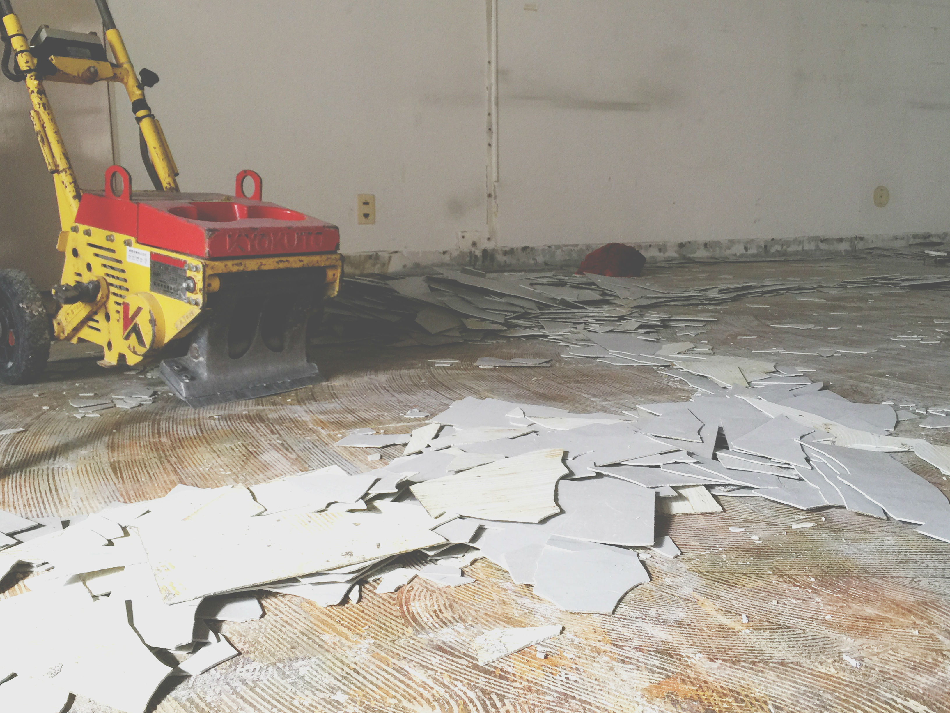 1階原状回復ー天井＆Pタイル剥がし (1)