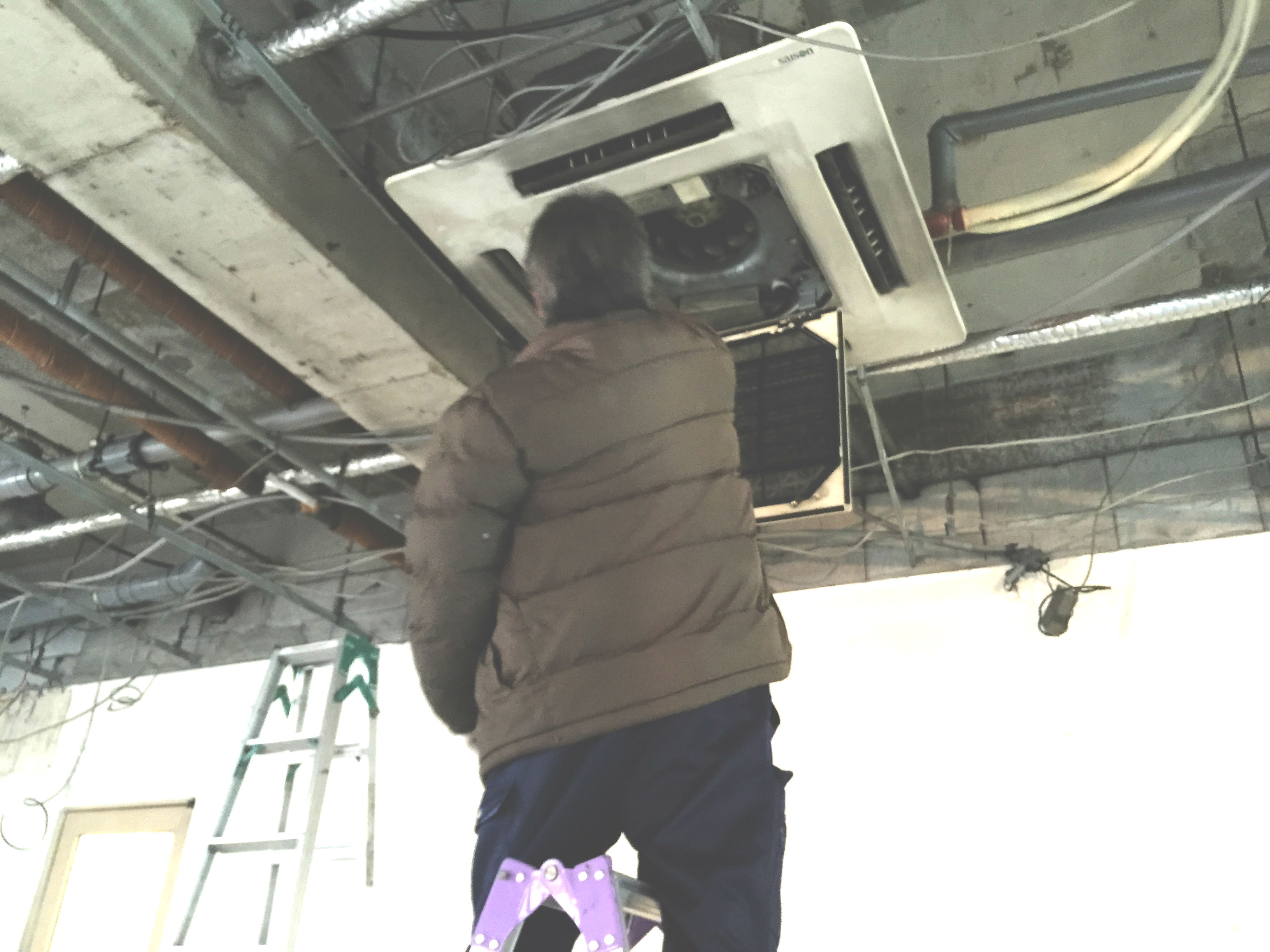 1階原状回復ー空調機等の設置 (1)