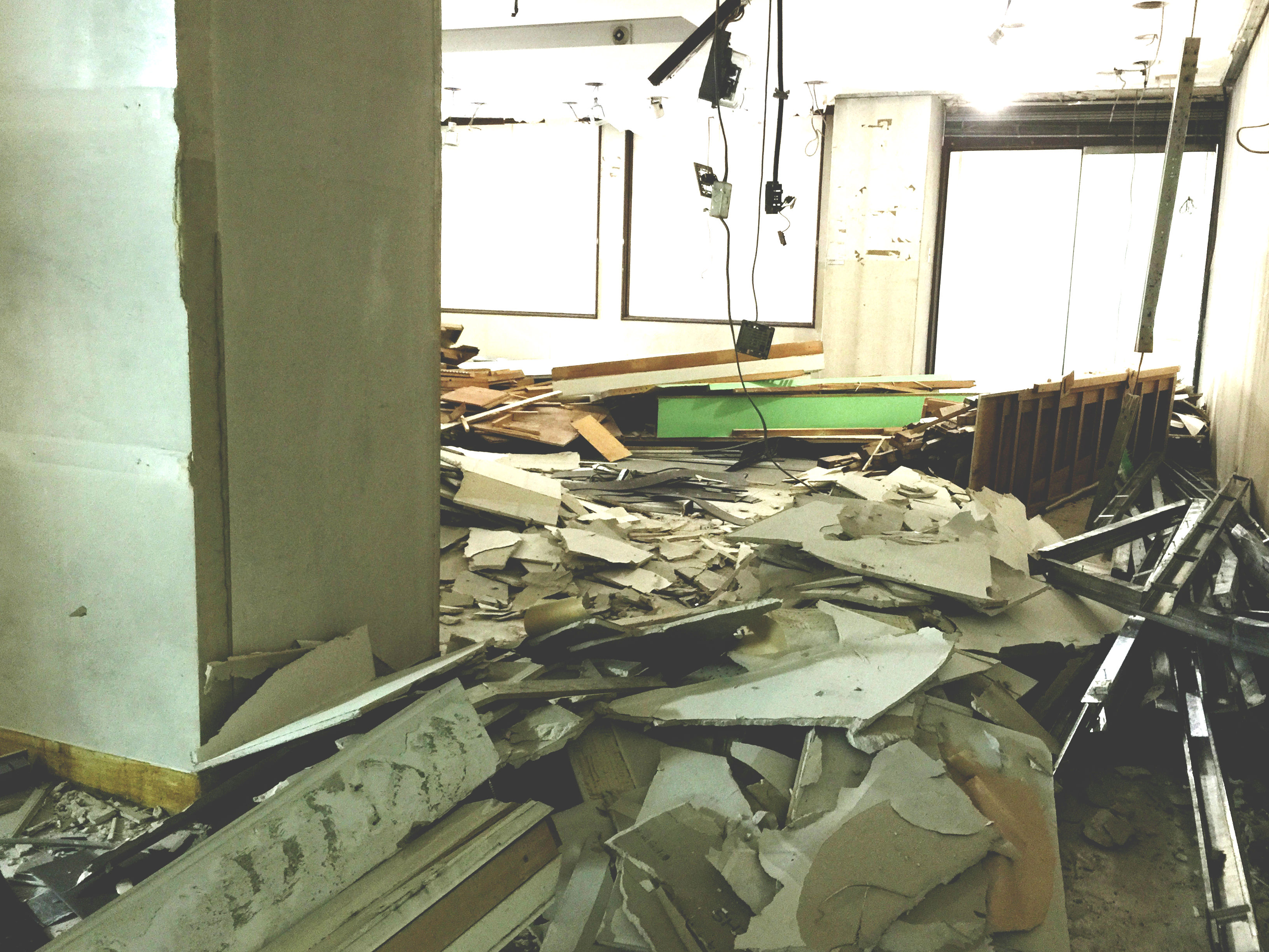 1階原状回復ー残存物の撤去 (1)