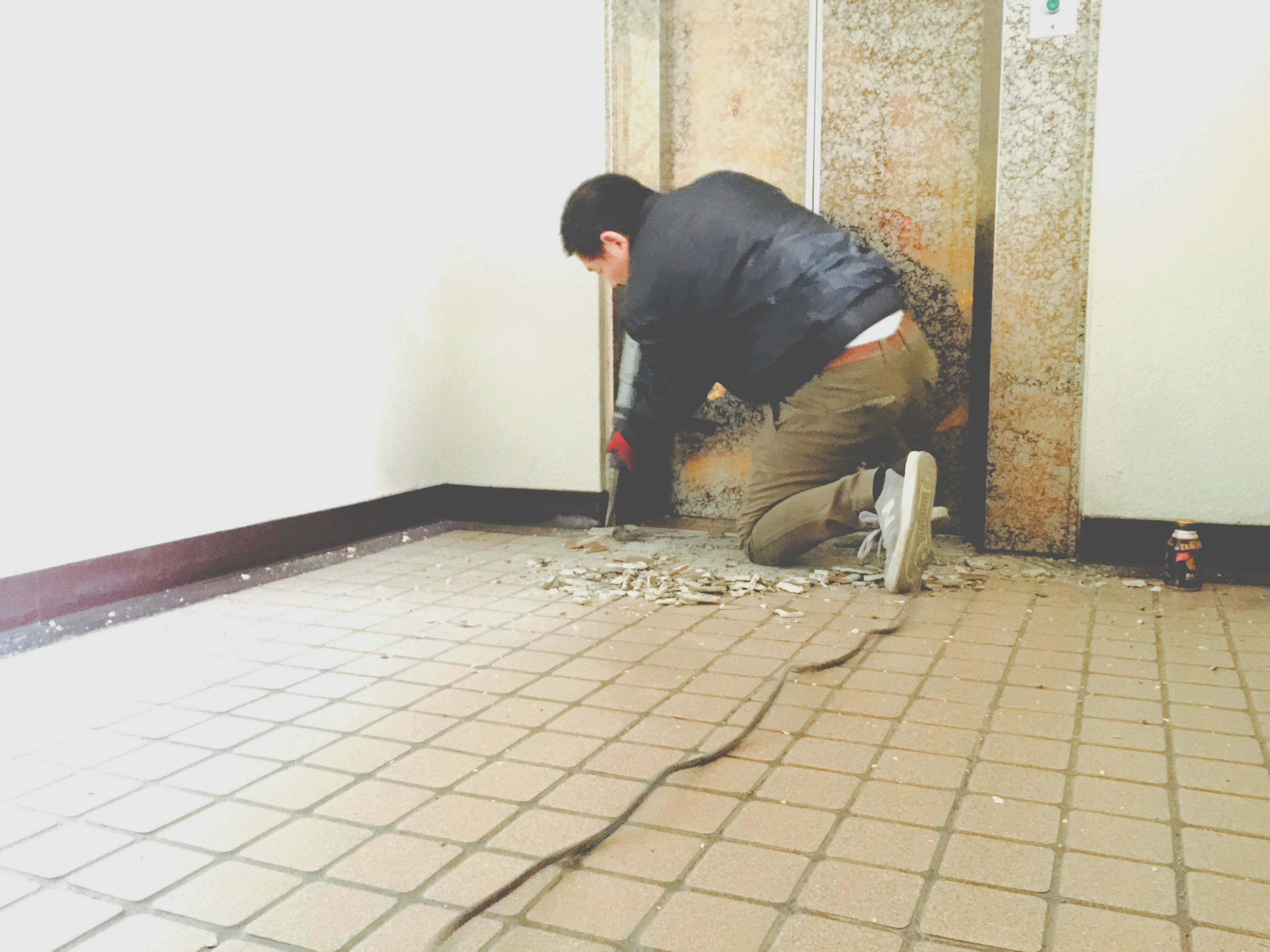 既存タイルの剥離